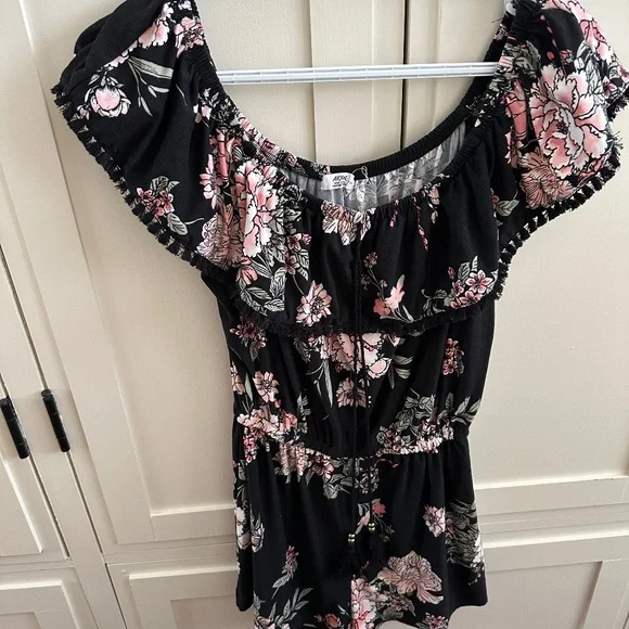 Rompers - Picture 1 of 4